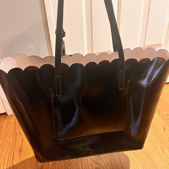 Kate Spade Lily Ave Carrigan Black Patent Leather Scallop Large Tote - Picture 2 of 9